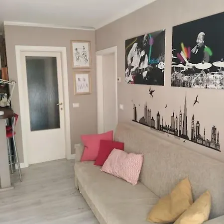 Casa Perla アパート ピエトラサンタ